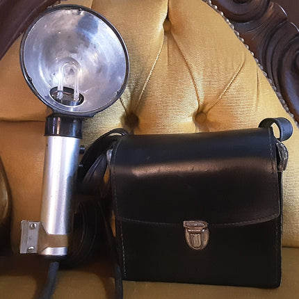 Flash Multiblitz Vintage con valigetta e torcia. Ottima per Collezionista, Appassionati  o pezzi ricambio