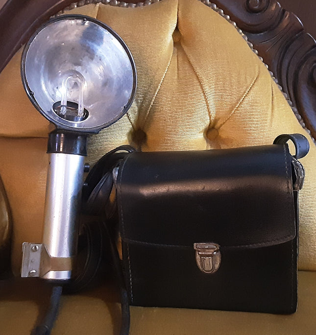 Flash Multiblitz Vintage con valigetta e torcia. Ottima per Collezionista, Appassionati  o pezzi ricambio