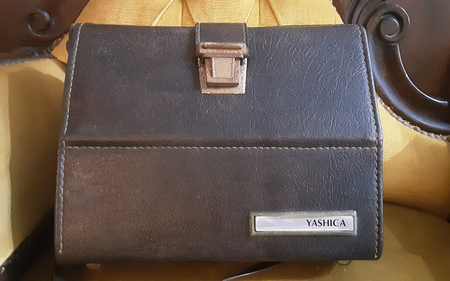Borsa Vintage Yashica Marrone scuro per collezionista presenta dell'imperfezioni