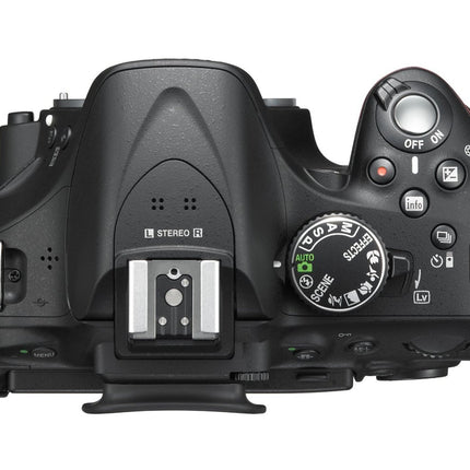 Nikon D5200 Nikkor 18/55 VR II Fotocamera Reflex Digitale, 24.1 Megapixel, LCD HD 3" Regolabile, Nero [Versione EU]