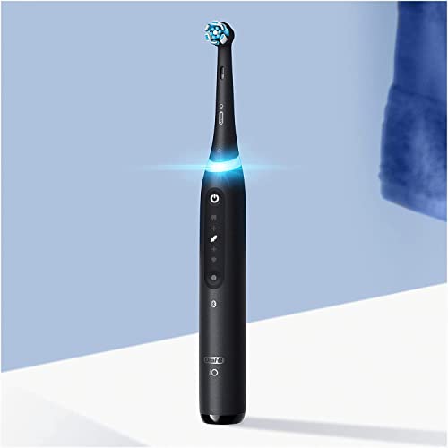 Oral-B Spazzolino Elettrico Ricaricabile iO 5N, Sensore di Pressione, Intelligenza Artificiale, 5 Modalità di Spazzolamento, 1 Testina, 1 Spazzolino, 1 Custodia da Viaggio, Nero, Idea Regalo