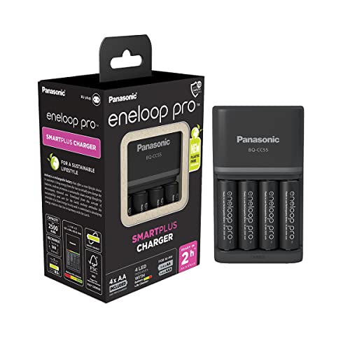 Panasonic eneloop Caricabatterie SmartPlus, per 1-4 batterie AA/AAA Ni-MH, con 4 indicatori LED e 10 funzioni di sicurezza include 4 batterie eneloop AA/Mignon, min. 2500 mAh